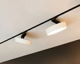 Трехфазный шинопровод и трековые светильники 